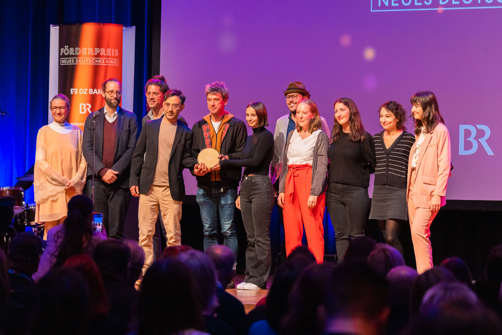 Das Team um den Film "Rohbau" bei der Preisverleihung der Hofer Filmtage