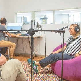 Vor Ort im Klangstudio der Musikbibliothek