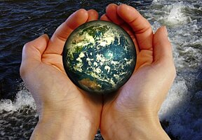 Cosmic Chill: Familienyoga unterm Sternenhimmel 