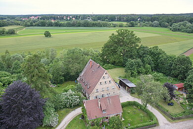 Foto Gut Mittelbüg aus der Luft. 