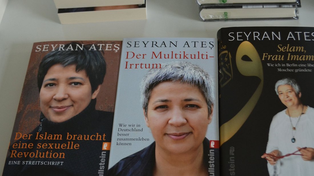 Imamim Seyran Ateş zu Gast im Bildungszentrum