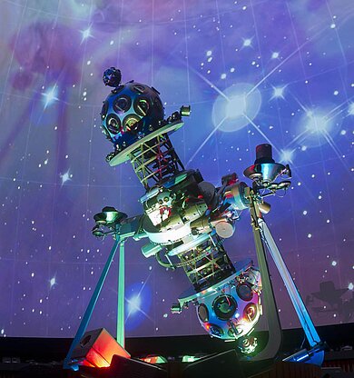 Nahaufnahme des Sternenprojektors Modell 5 der Firma Zeiss im Nürnberger Planetarium.