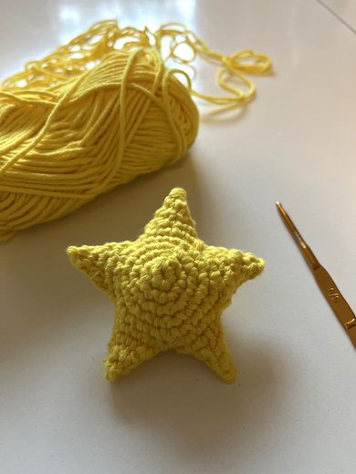 Amigurumi-Häkelkurs: Weihnachtssterne Amigurumi-Häkelkurs: Weihnachtssterne