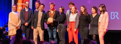 Das Team um den Film "Rohbau" bei der Preisverleihung der Hofer Filmtage