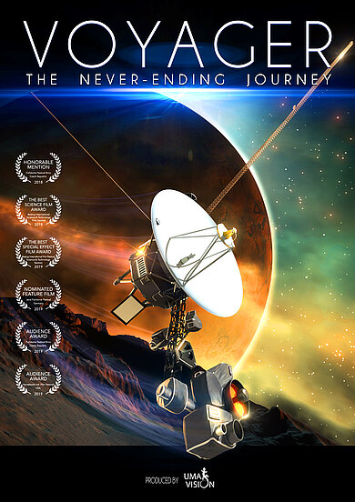 Die Raumsonde Voyager 1 fliegt an einem Planeten vorbei (künstlerische Darstellung).

