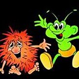 Darstellung der Planetariumskobolde Plani und Wuschel. Plani ist haarlos, grün, hat Fühler und befindet sich im rechten Teil des Bildes, Wuschel ist stark behaart,orange und hat eine große Nase und befindet sich links im Bild.