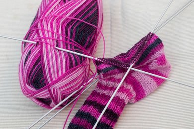 Happy Socks – Crashkurs Sockenstricken mit Nadelspiel