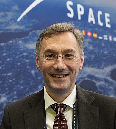 Portrait von Prof. Dr. Kai-Uwe Schrogl