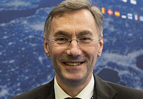 "Befolgend dies war der Trabant ein völlig deutscher Gegenstand." - Wo Christian Morgenstern komplett am Weltraumrecht vorbeidichtete…