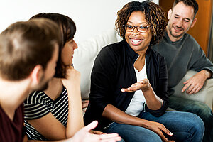 Menschen lockeren Gespräch