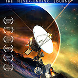 Die Raumsonde Voyager 1 fliegt an einem Planeten vorbei (künstlerische Darstellung).