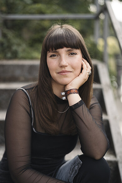 Portrait der Autorin und Klimaaktivistin Carla Hinrichs