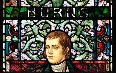 Gesicht von Robert Burns in einer Buntglasscheibe