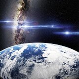 Im Vordergrund ein Ausschnitt unserer Erdkugel, im Hintergrund ein Ausschnitt unserer Milchstraße.