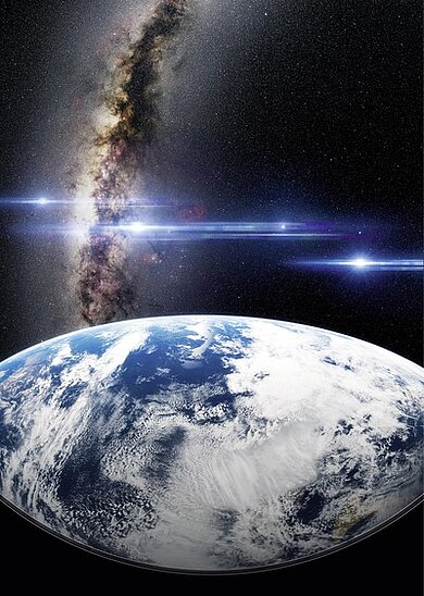 Im Vordergrund ein Ausschnitt unserer Erdkugel, im Hintergrund ein Ausschnitt unserer Milchstraße.