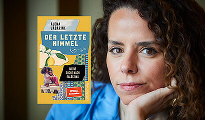 Autorin Alena Jabarine mit Buch "Der letzte Himmel"